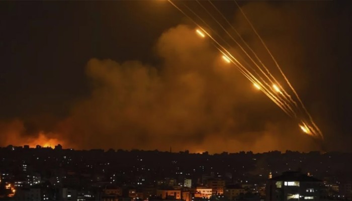 ইসরায়েলে দফায় দফায় ক্ষেপণাস্ত্র হামলা চালাচ্ছে ইরান