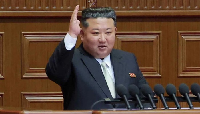 ​বৈশ্বিক উত্তেজনার মাঝেই ক্রুজ ক্ষেপণাস্ত্র ছুড়লেন কিম