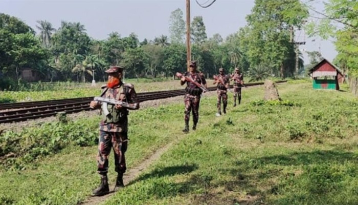 ​ভারতে তেল পাচার রোধে হিলি সীমান্তে বিজিবির সতর্কতা