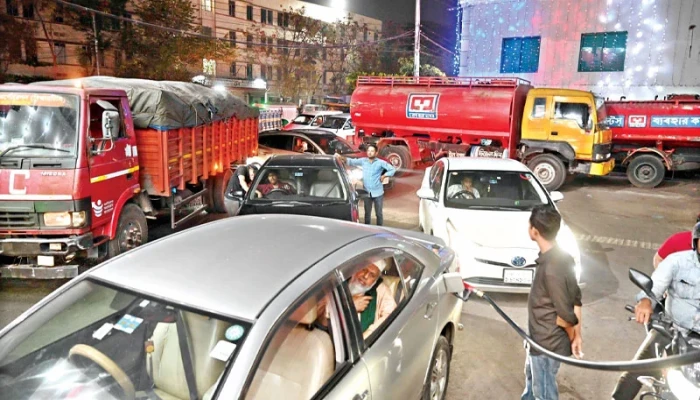 চাপ বাড়ছে রাজধানীর পাম্প-ডিপোতে