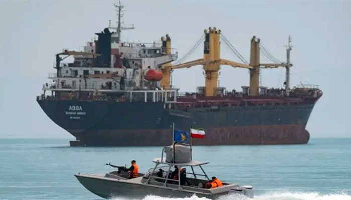 হরমুজ প্রণালি খোলার ঘোষণা ইরানের, হামলা হবে যুক্তরাষ্ট্র ও ইসরায়েলের জাহাজে