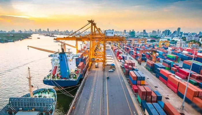 হরমুজ প্রণালি পেরিয়ে আসা ১৫ জাহাজ চট্টগ্রাম বন্দরে