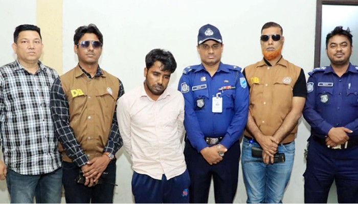 ​নরসিংদীর সেই কিশোরীকে ‘হত্যা করেন সৎবাবা’, আদালতে দোষ স্বীকার