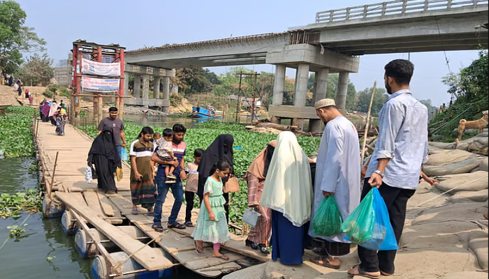 কুমিল্লায় শেষ হয়নি সেতুর কাজ, দুর্ভোগে ৪৫ গ্রামের বাসিন্দা