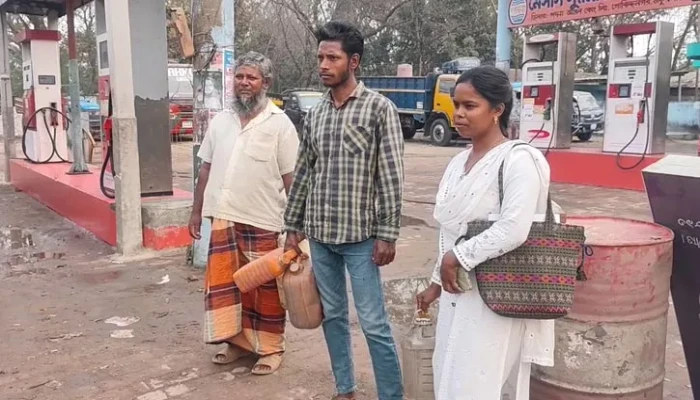 পাম্পে তেল সংকট, সেচ নিয়ে দুশ্চিন্তায় কৃষক