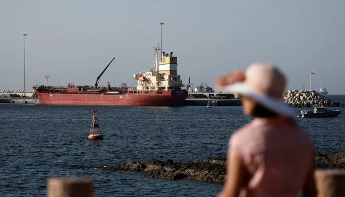 বিশ্ববাজারে কমতে শুরু করেছে তেলের দাম