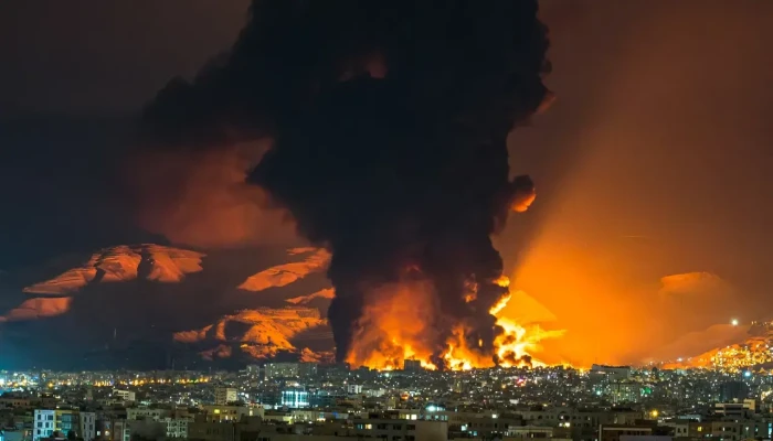 ইসরায়েলকে ইরানের জ্বালানি স্থাপনায় হামলা বন্ধ করতে বলেছে যুক্তরাষ্ট্র