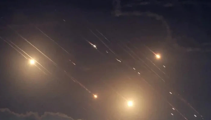 হাইপারসনিক ছাড়াও ৩ ধরনের ক্ষেপণাস্ত্র ছুড়েছে ইরান