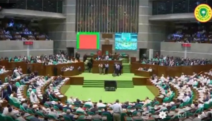 ​‘স্পিকারের চেয়ার শূন্য রেখেই’ বসল সংসদ অধিবেশন