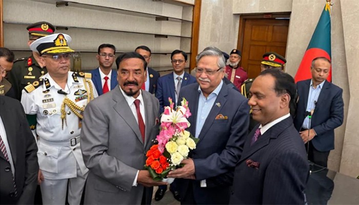 ​স্পিকার-ডেপুটি স্পিকারের শপথ পড়ালেন রাষ্ট্রপতি