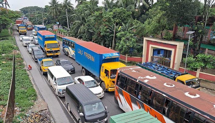 কুমিল্লায় মহাসড়কের ২৬ পয়েন্টে যানজটের আশঙ্কা