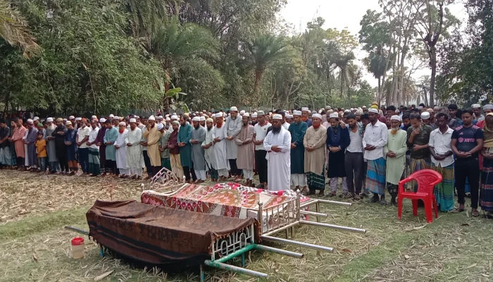 লাল শাড়ির পরিবর্তে সাদা কাফনেই  চিরবিদায়