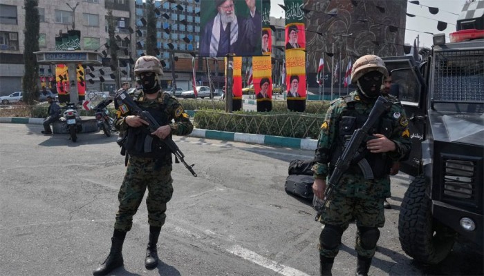 শত্রুদের তথ্য দেওয়ার অভিযোগ, ইরানে গ্রেফতার ৫০০