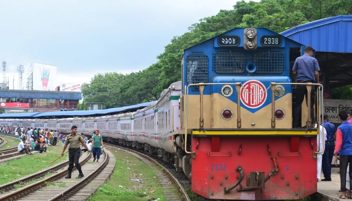 বিমানবন্দর স্টেশনে থামবে না ৯ ট্রেন
