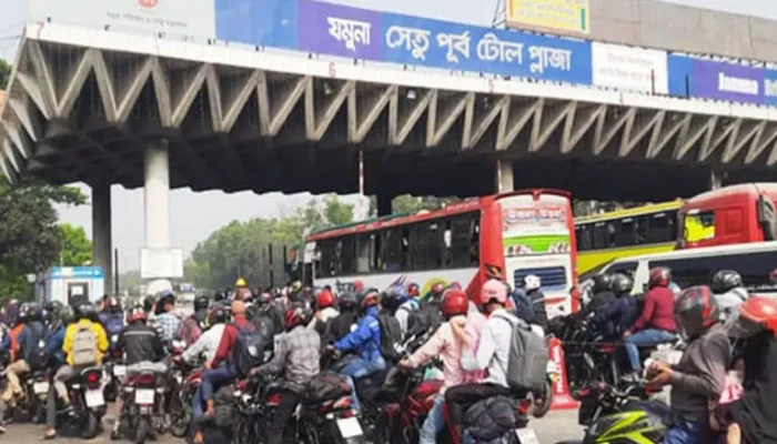 ঈদযাত্রায় যমুনা সেতু টোল প্লাজায় ভোগান্তি