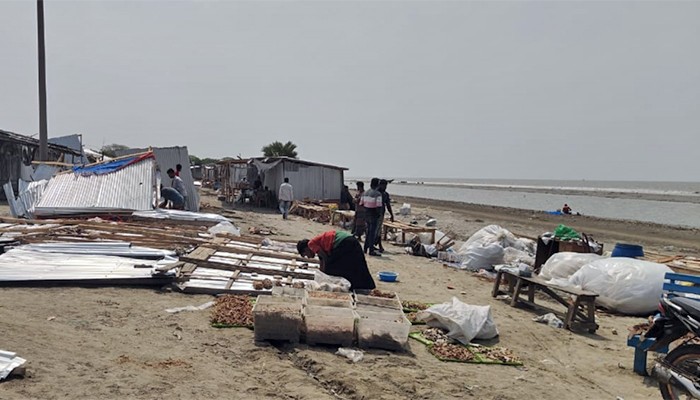 কালবৈশাখীর তাণ্ডবে লেম্বুরবন স্পটের ৩৫ দোকান লণ্ডভণ্ড