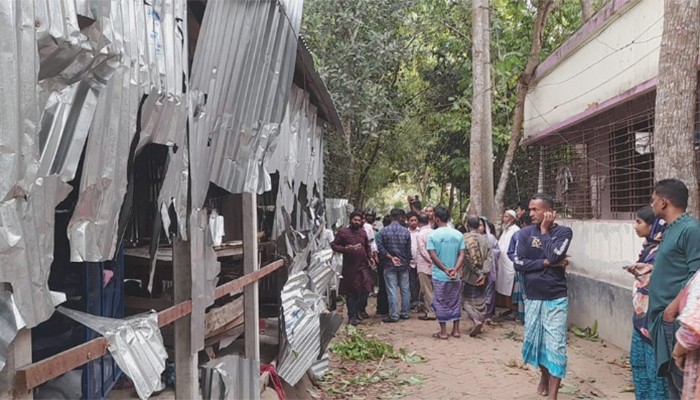 ​ভাঙ্গায় ঈদের নামাজ পড়া শেষে দুই পক্ষের সংঘর্ষ