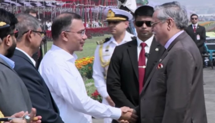 ​কুচকাওয়াজে যোগ দিলেন রাষ্ট্রপতি-প্রধানমন্ত্রী