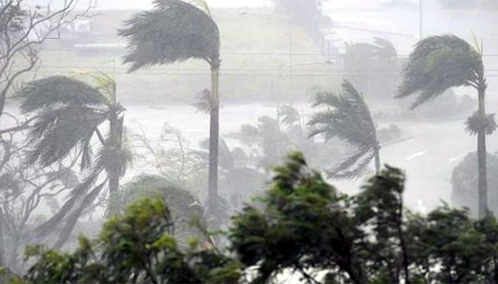 ​৭ জেলায় ঝড়-বৃষ্টির পূর্বাভাস, নদীবন্দরে সতর্কতা