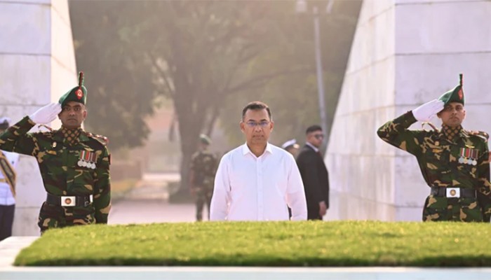 ​জিয়াউর রহমানের সমাধিতে প্রধানমন্ত্রীর শ্রদ্ধা নিবেদন