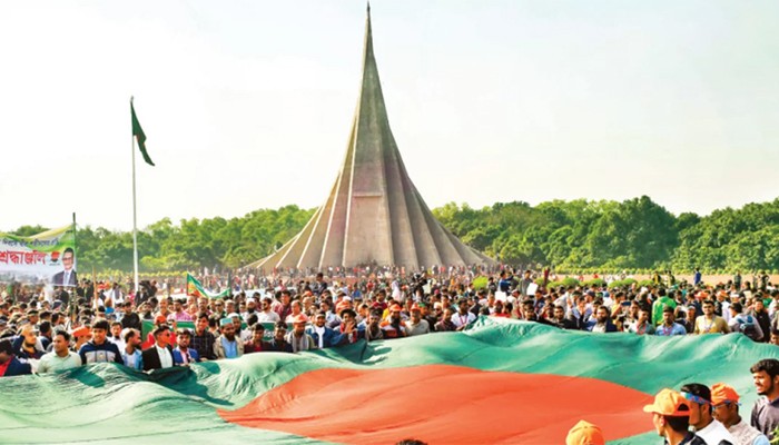 ফুলেল শ্রদ্ধায় জাতির শ্রেষ্ঠ সন্তানদের স্মরণ