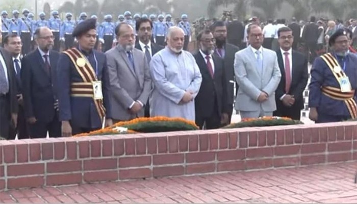 ​স্বাধীনতা দিবসে জাতীয় স্মৃতিসৌধে প্রধান বিচারপতির শ্রদ্ধা