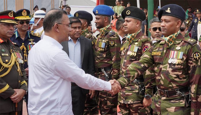 ​সশস্ত্র বাহিনীকে আরও শক্তিশালী করতে চাই : প্রধানমন্ত্রী