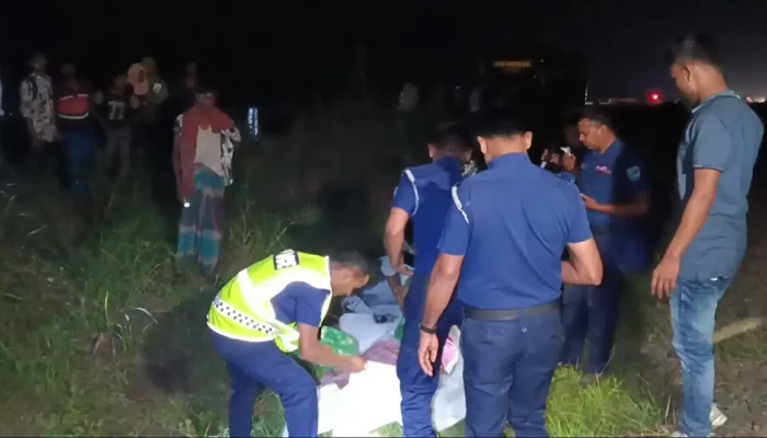 টাঙ্গাইলে ট্রেনে কাটা পড়ে ৫ জনের মৃত্যু