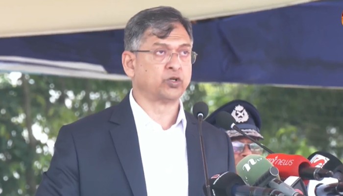 পুলিশের পোশাক পরিবর্তনের ইঙ্গিত দিলেন স্বরাষ্ট্রমন্ত্রী