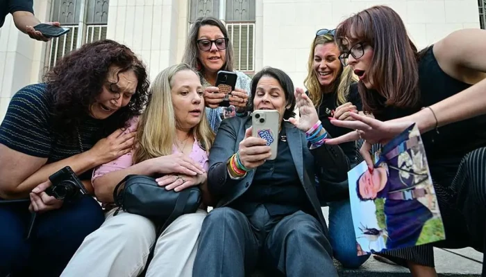 শিশুদের ক্ষতির জন্য গুগল ও মেটা দায়ী