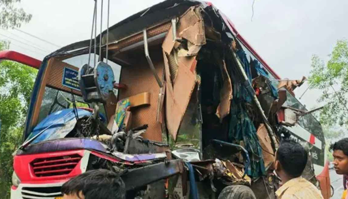 সাতসকালে দিনাজপুরের সড়কে ঝরে গেল দুই প্রাণ