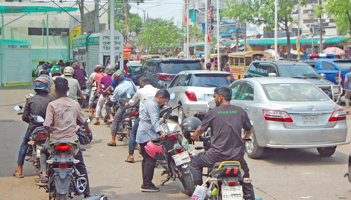 তেল নিতেই দিন শেষ