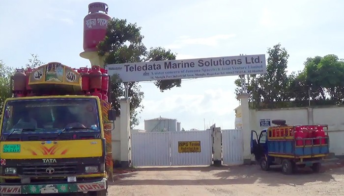 গ্যাস কারখানায় যৌথবাহিনীর অভিযান, অবৈধ তেল মজুতের সন্ধান