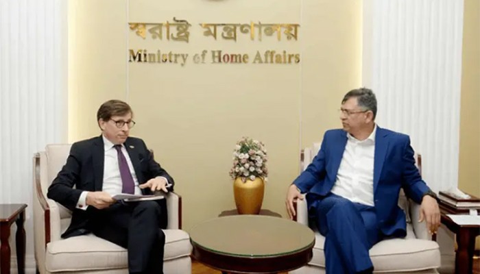 ​অন্তর্বর্তী সরকার দুর্বল থাকায় মব নিয়ন্ত্রণে ব্যর্থ হয়েছে: স্বরাষ্ট্রমন্ত্রী