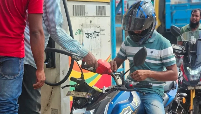 পাম্প থেকে তেল নিতে লাগবে হেলমেট-ড্রাইভিং লাইসেন্স