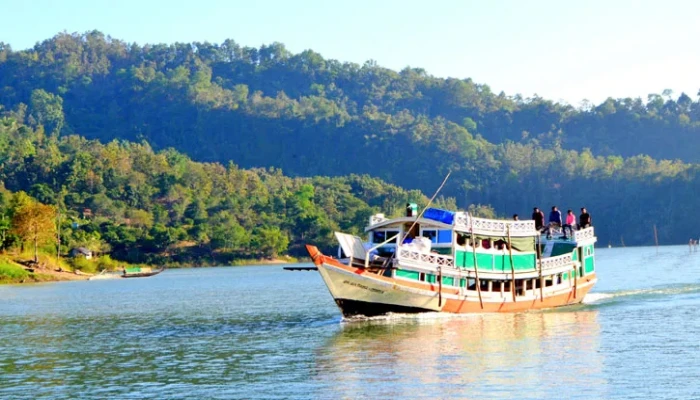 তেল সংকটে কাপ্তাই হ্রদে নৌযান চলাচল বন্ধের শঙ্কা