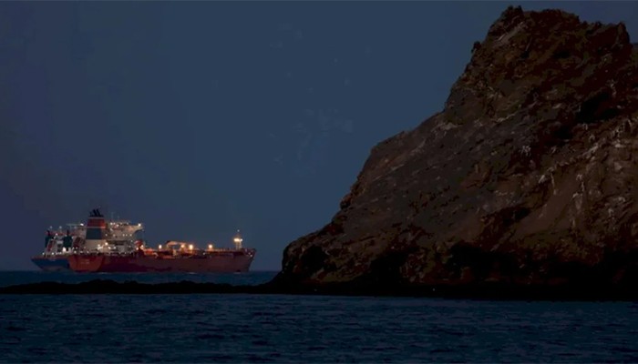 বিকল্প পথে সৌদি থেকে আসছে ১ লাখ টন তেল