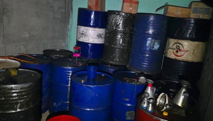 মৌলভীবাজারে মজুত করা ১৬০০ লিটার  তেল জব্দ