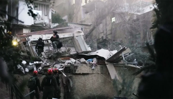 ইসরায়েলে ইরানি ক্ষেপণাস্ত্রের আঘাত, ২ জন নিহত