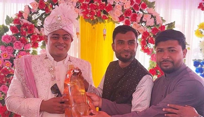 বন্ধুর বিয়েতে অকটেন উপহার!