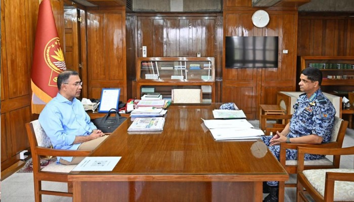 প্রধানমন্ত্রীর সঙ্গে বিমান বাহিনী প্রধানের সাক্ষাৎ