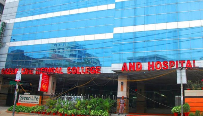 রাজধানীতে গ্রিন লাইফ হাসপাতালে আগুন