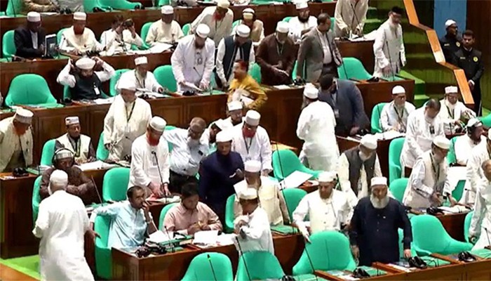 ​সংসদ অধিবেশন থেকে বিরোধীদলের ওয়াকআউট