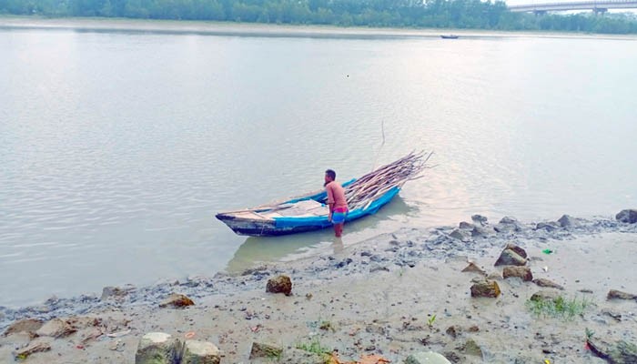 অস্তিত্ব সংকটে ইলিশের অভয়াশ্রম আন্ধারমানিক নদী