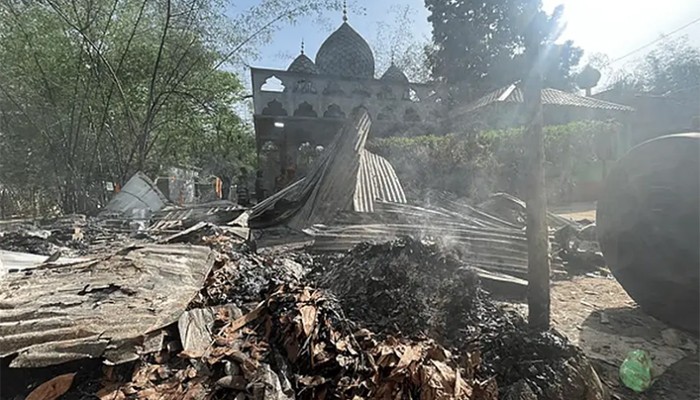 চরম আতঙ্কে আহতরা, ধ্বংসাবশেষ থেকে এখনো উঠছে ধোঁয়া