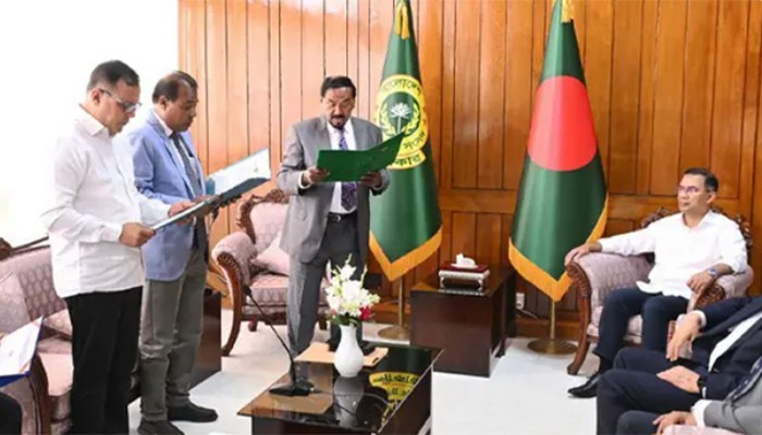 শপথ নিলেন নবনির্বাচিত দুই এমপি