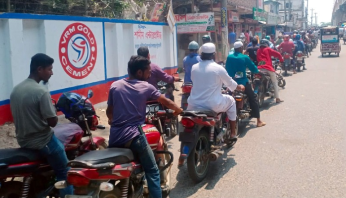 কলাপাড়া উপকূলে জ্বালানি তেলের সংকট কাটছে না