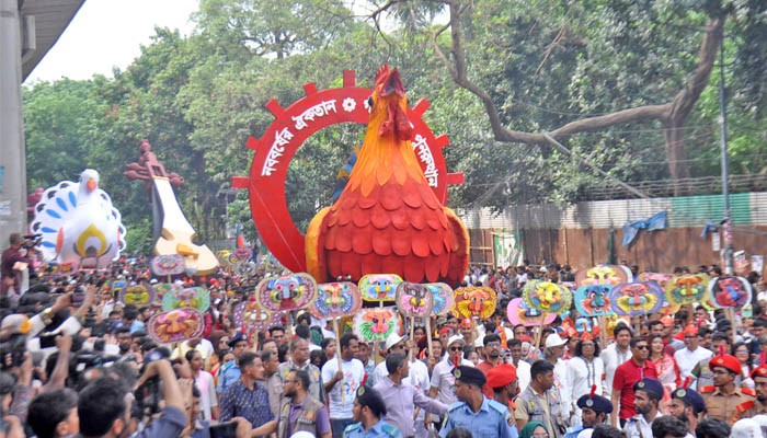 নববর্ষকে স্বাগত জানিয়ে ঢাবিতে ‘বৈশাখী শোভাযাত্রা’