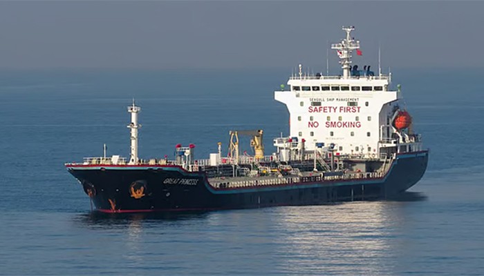 ডিজেল-জেট ফুয়েল নিয়ে বন্দরে তিন জাহাজ