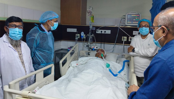 ​সড়ক দুর্ঘটনায় আহত ডা. শংকরকে দেখতে গেলেন ডা. রফিক